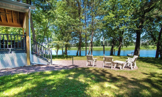 Montello House | Perfect Waterfront Getaway between the Lakes
