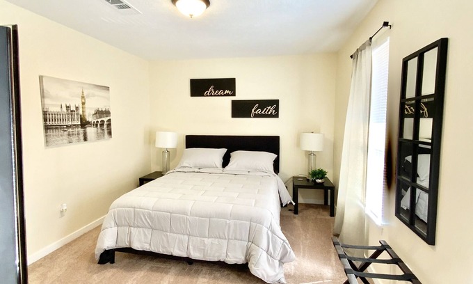 Clinton House | *Perfect Waypoint or Extended Stay*