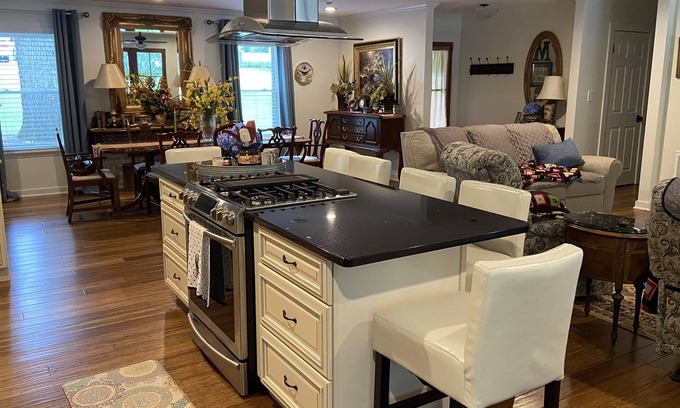 Oxford House | Perfect Weekend Rental!