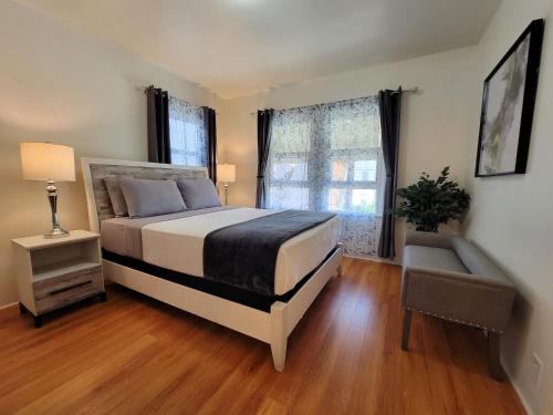 Pico - Robertson Apartment | Perfectly located Pico Robertson 3 bedroom apartment Walk to restaurants WIFI TV Game Console Parking 5 minutes to Rodeo Drive