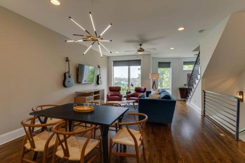 Eighth Avenue House | Perfectly located-Walk to bars- Close to Broadway