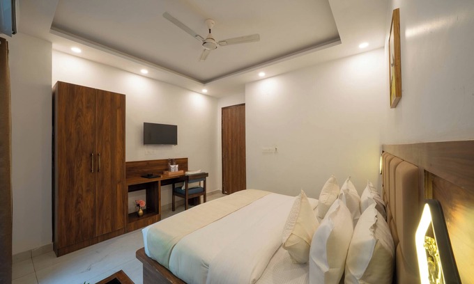 Tapovan Hotel | Perfectstayz Premium Mystic falls near Secret Waterfall