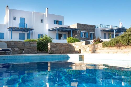 Ampelas House | Pergola Paros Cycladic House by the Sea+Pool