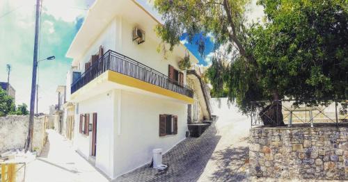 Lapithos House | Pericles Traditional Cretan Home