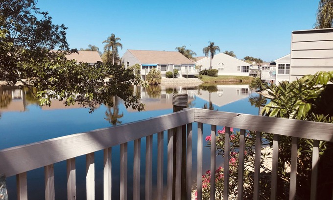 Whitney Beach Villa | Perico Bay Club. Only l mile to Anna Marie Island. 3 Bedroom/2 bath Villa