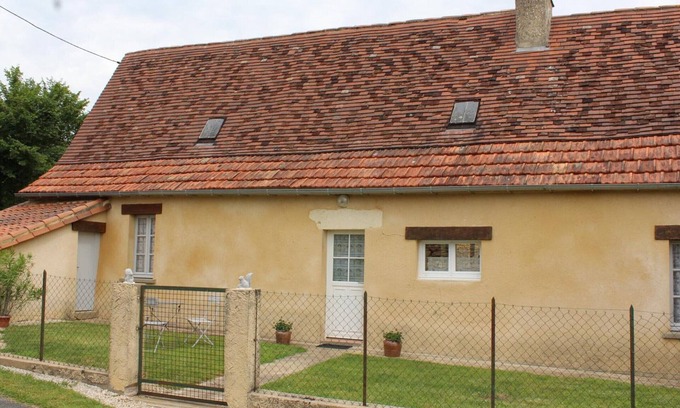 Saint-Marcel-du-Perigord Cottage | Périgord house with private garden, fireplace, pets allowed