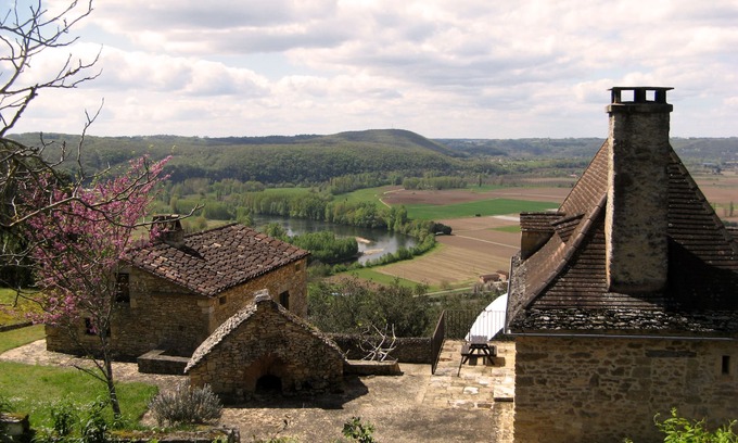 Bezenac House | Périgord Noir, near Sarlat, house in a park, view over the Dordogne