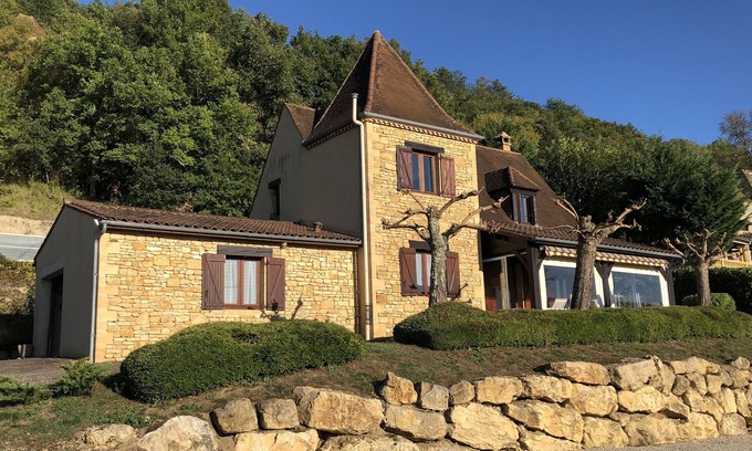 Bezenac House | Perigordine villa with panoramic view and heated pool