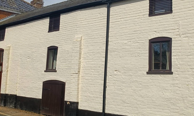 Loddon Cottage | Period Cottage With Private Courtyard Garden, Sleeps 4-6