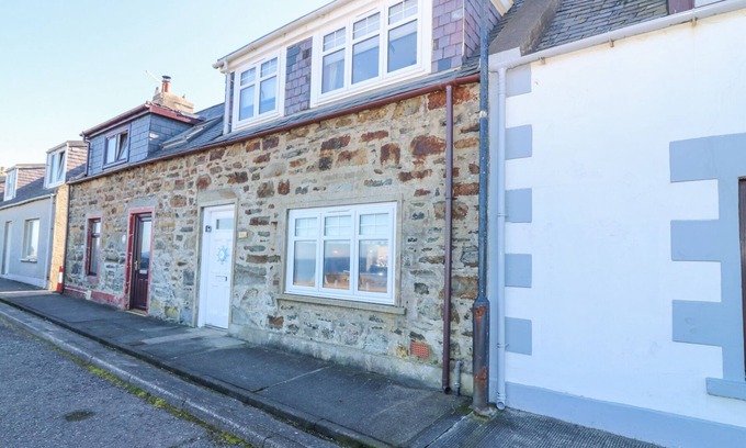 Banff Cottage | PERIWINKLE COTTAGE, pet friendly, country holiday cottage in Banff