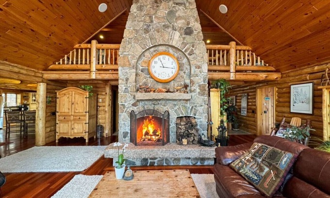 Denmark House | Perley Mills | Private Pond | Hot Tub | Theater