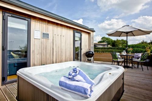 Cheddar Ski Chalet | Perry Lodge, Strawberryfield Park
