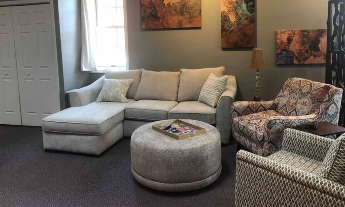 Perrysburg Apartment | Perrysburg Purple Penthouse- Downtown Area Loft