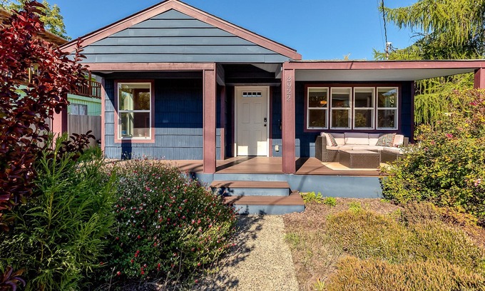 Columbia City House | PERU HOUSE: Dreamy, colorful Seattle home with easy access to everywhere!