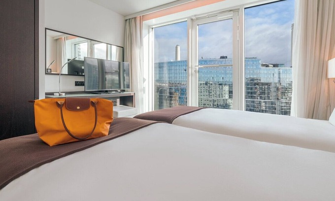 Queenstown Hotel | Pestana Chelsea Bridge Hotel & SPA