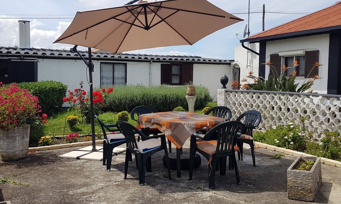 Lavos Apartment | Pet- and biker-friendly vacation apartment with terrace in a quiet location
