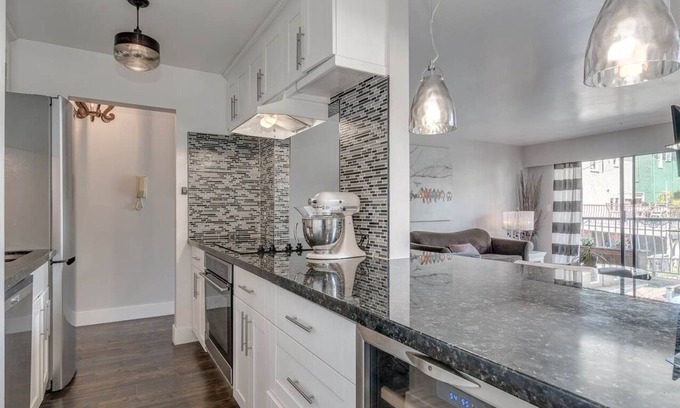 Grandview-Woodland Condo | Pet- and Couple-friendly condo in Vancouver's best neighbourhood