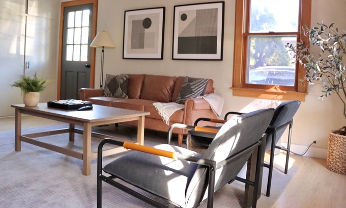 Downers Grove Cottage | Pet and Family Friendly Cottage in a Quiet Neighborhood