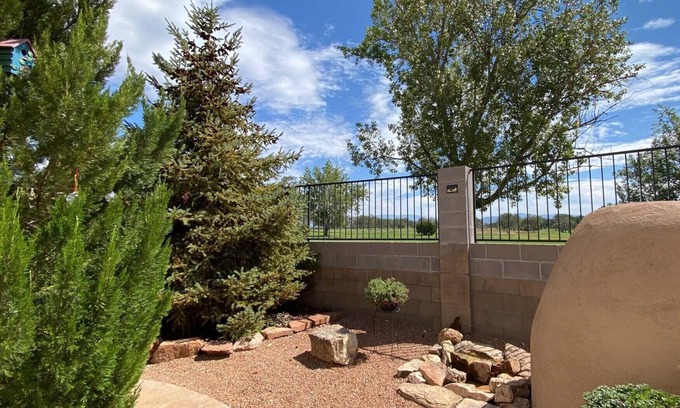 Santa Fe Apartment | Pet Angel Inn - Pet Friendly Private Room with golf corse view in Santa Fe, NM
