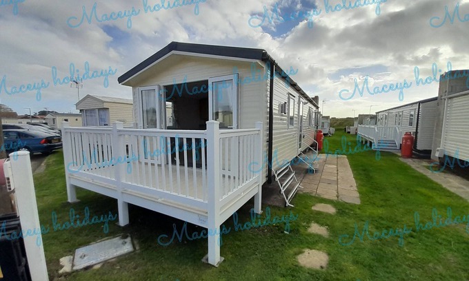 Walton on the Naze Cabin | Pet friendly caravan in Walton on the Naze