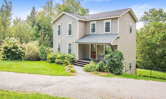 Jeffersonville House | Pet friendly- 10 mins to Smugglers Notch Resort