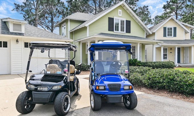 Laurel Grove House | Pet Friendly ~ 2 Golf Carts ~ Spacious Living Area ~ Family Friendly