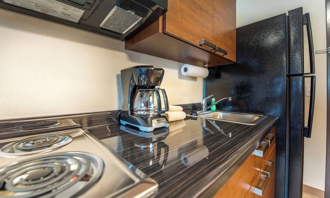 Kalispell Hotel | Pet-Friendly 2BR Kalispell Unit | Kitchen, Free Parking, Grilling Facilities!