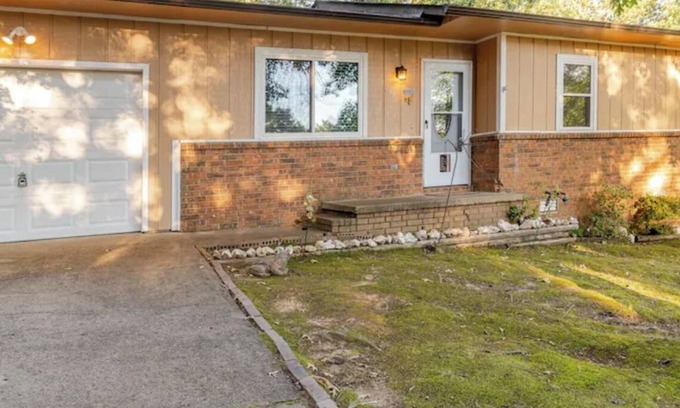 Heber Springs House | Pet-Friendly 3-bedroom neighborhood home close to shopping, lake and river