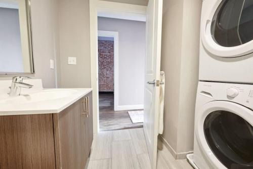 Downtown Boston Apartment | Pet Friendly 3 Bed 2 Bath steps to Beacon Hill