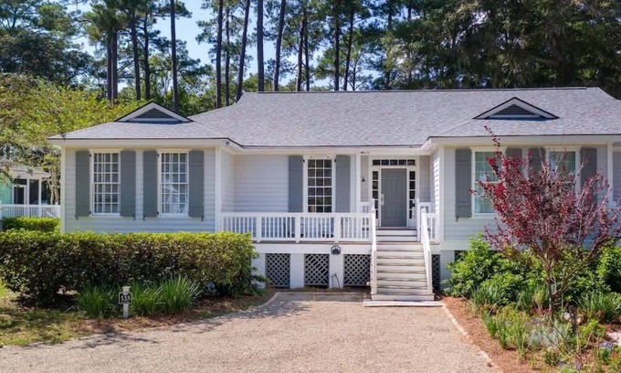 Melrose on the Beach House | Pet-Friendly 3BR Cottage with Golf Cart