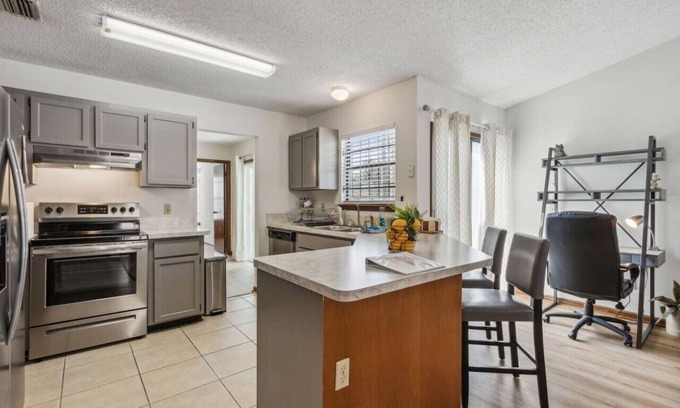 Northside House | Pet-Friendly 3BR Near JAX Airport Downtown UF Health Mid-Term Ready