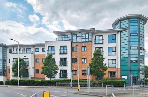 Grays Apartment | Pet Friendly - 4 Guests - Free Parking