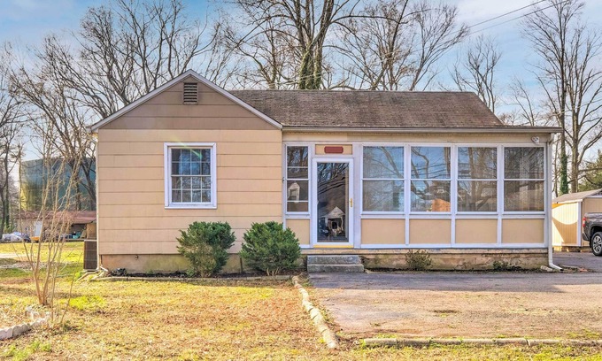 Hybla Valley House | Pet-Friendly Alexandria Getaway w/ Fire Pit!