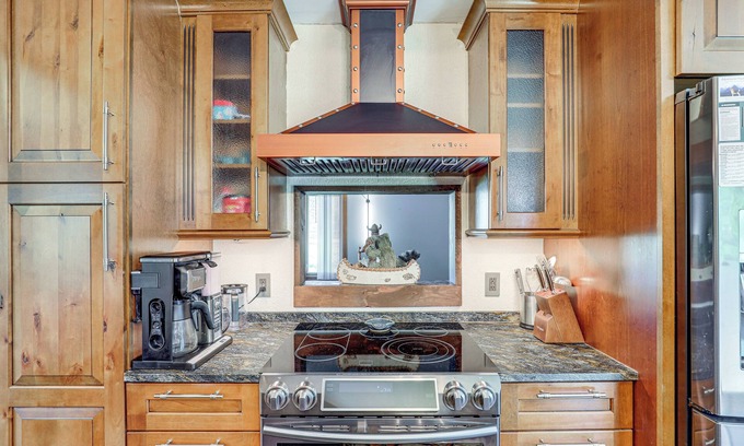 Alexander House | Pet-Friendly Alexander Home: 7 Mi to Asheville!