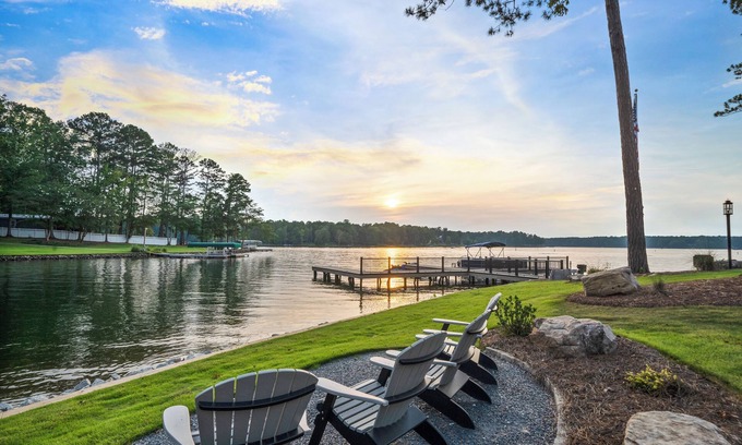 Lake Oconee Cottage | Pet Friendly and Gorgeous Top Side Cottage at Cottage Cove at Lake Oconee!