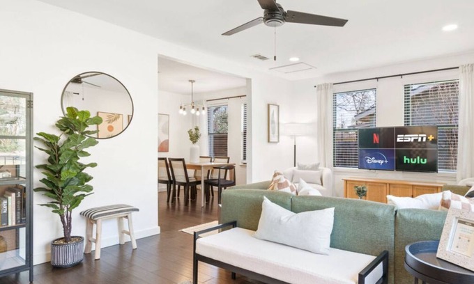 Mueller House | Pet Friendly ATX Escape + Game Room + Free Parking