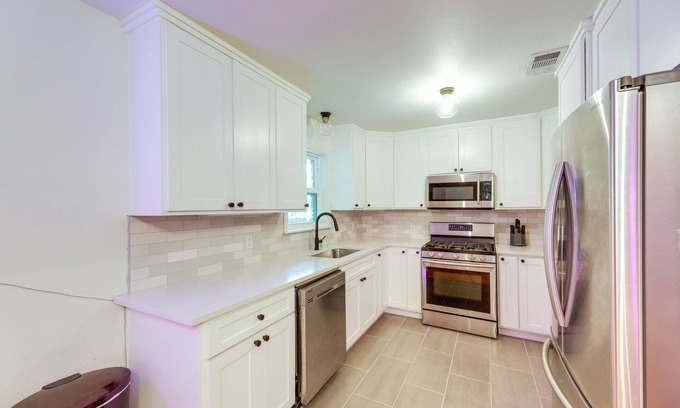 Parker Lane House | Pet-Friendly Austin Vacation Rental w/Backyard!