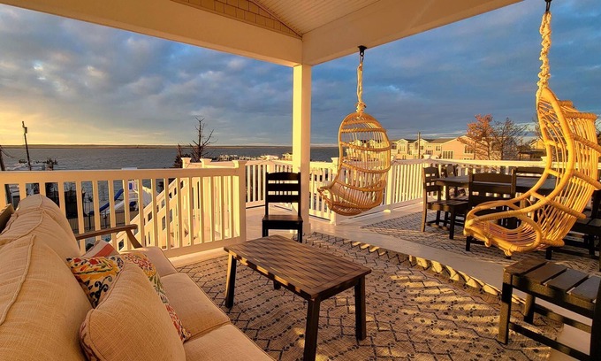 Holgate House | Pet Friendly. Bayfront. Salt water Pool. Private Bay Beach.