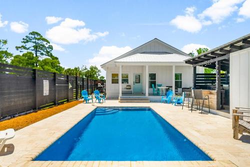 Port St. Joe House | Pet Friendly Beach House - 6th Street Retreat by Panhandle Getaways