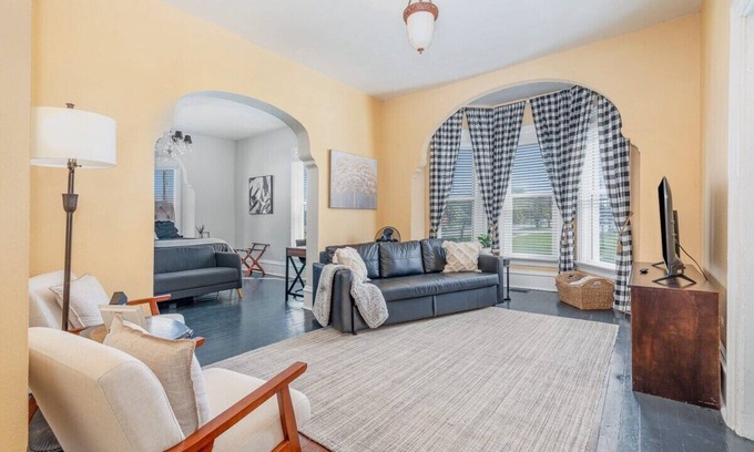 Michigan City Apartment | Pet friendly, Beautiful downstairs King bed/1bth charmer
