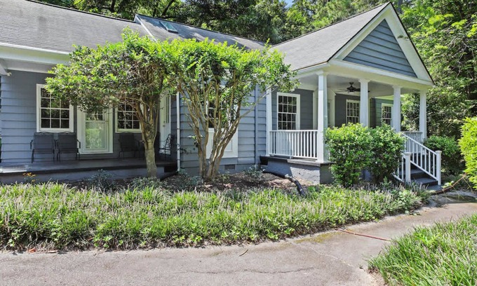 East Raleigh House | Pet Friendly|Beautiful Neighborhood|DT Raleigh