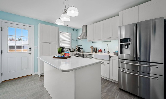 St. Louis House | Pet Friendly - BIG Yard - Fast Wi-Fi - Sleeps 10 - Easy access to I-55 downtown
