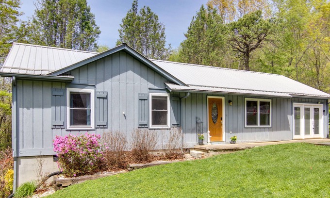 Ridgecrest House | Pet-Friendly Black Mountain Vacation Home w/Deck