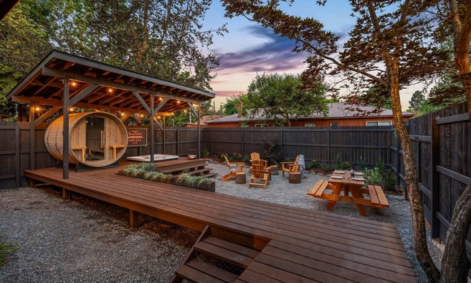 Sandpoint House | Pet friendly Boutique Townhome - Sauna & Hot tub