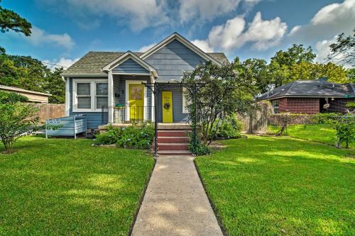 Brenham House | Pet-Friendly Brenham Cottage with Yard!