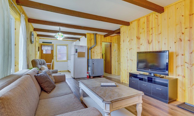 Mauston Cottage | Pet-friendly Cabin Retreat: Wisconsin River Access