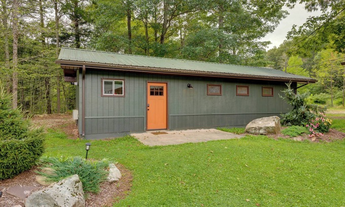 Hillsgrove Cabin | Pet-Friendly Cabin w/Grill in Hillsgrove