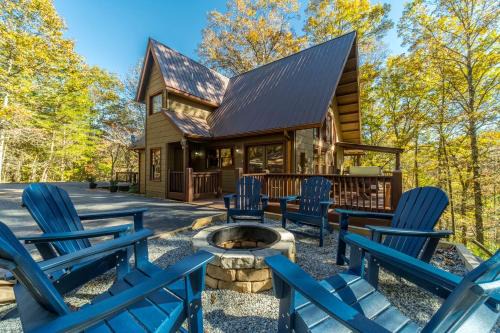 Cleveland House | Pet-Friendly Cabin with Outdoor Living Space in Cleveland, Georgia