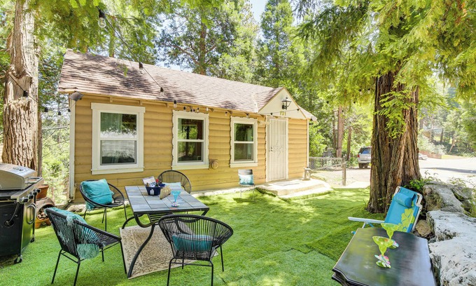 Crestline Cabin | Pet-Friendly California Abode w/Fenced-In Yard!