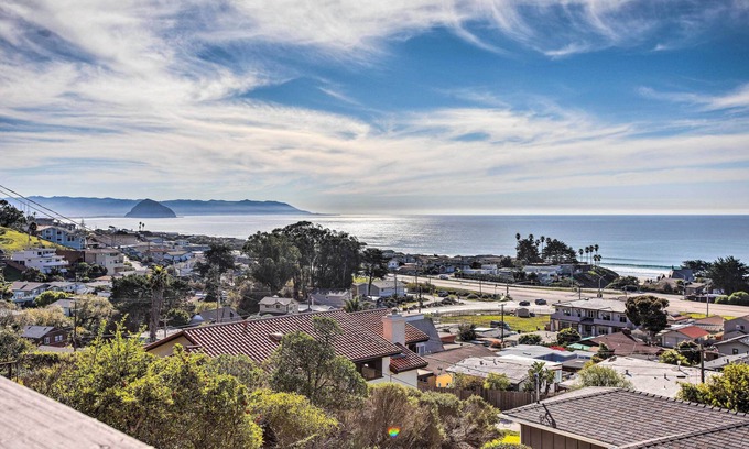 Cayucos House | Pet-Friendly Cayucos Home w/Ocean Views!